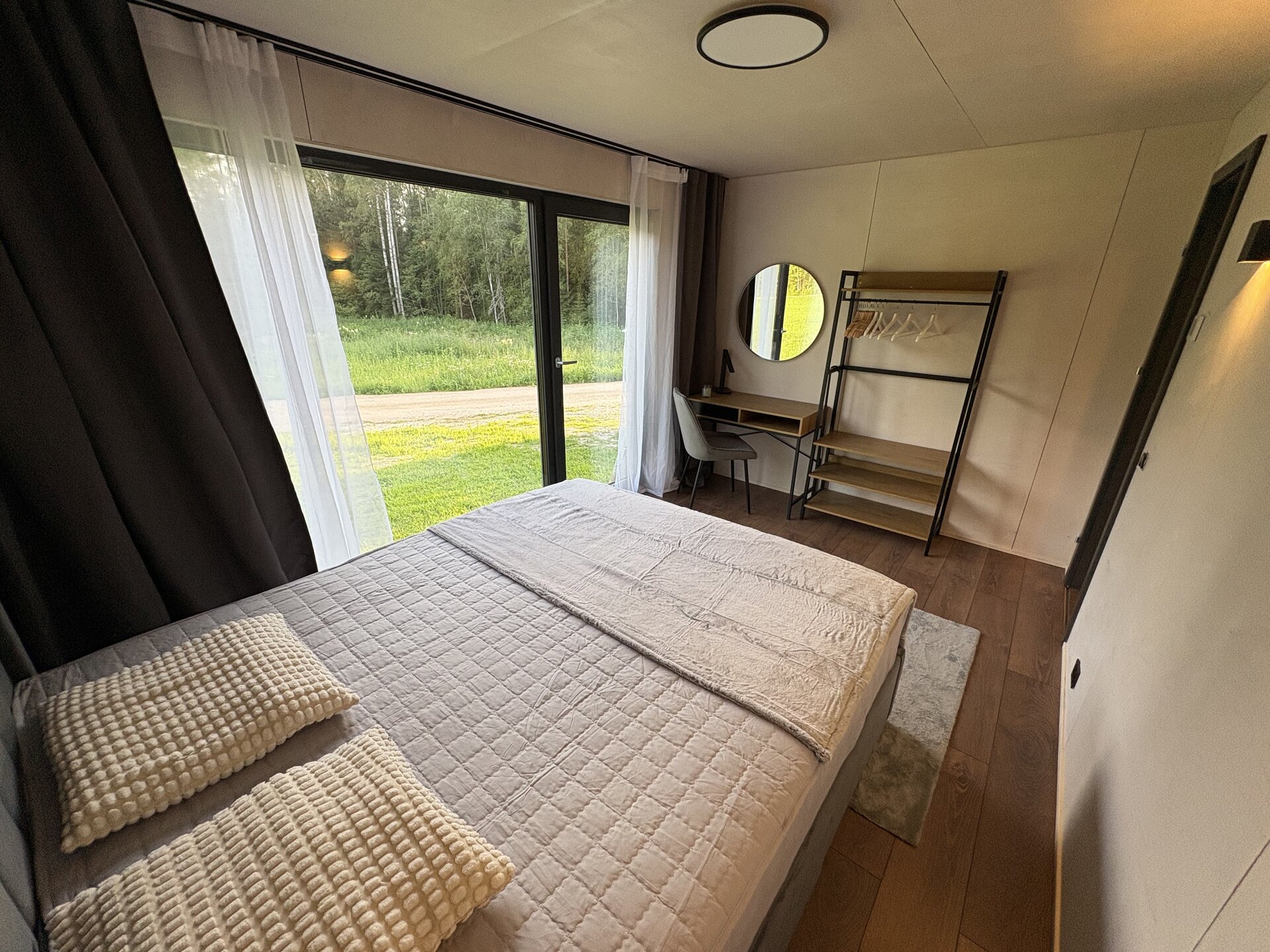 Magamistuba loodusvaatega — Tamme Lodge, Otepää