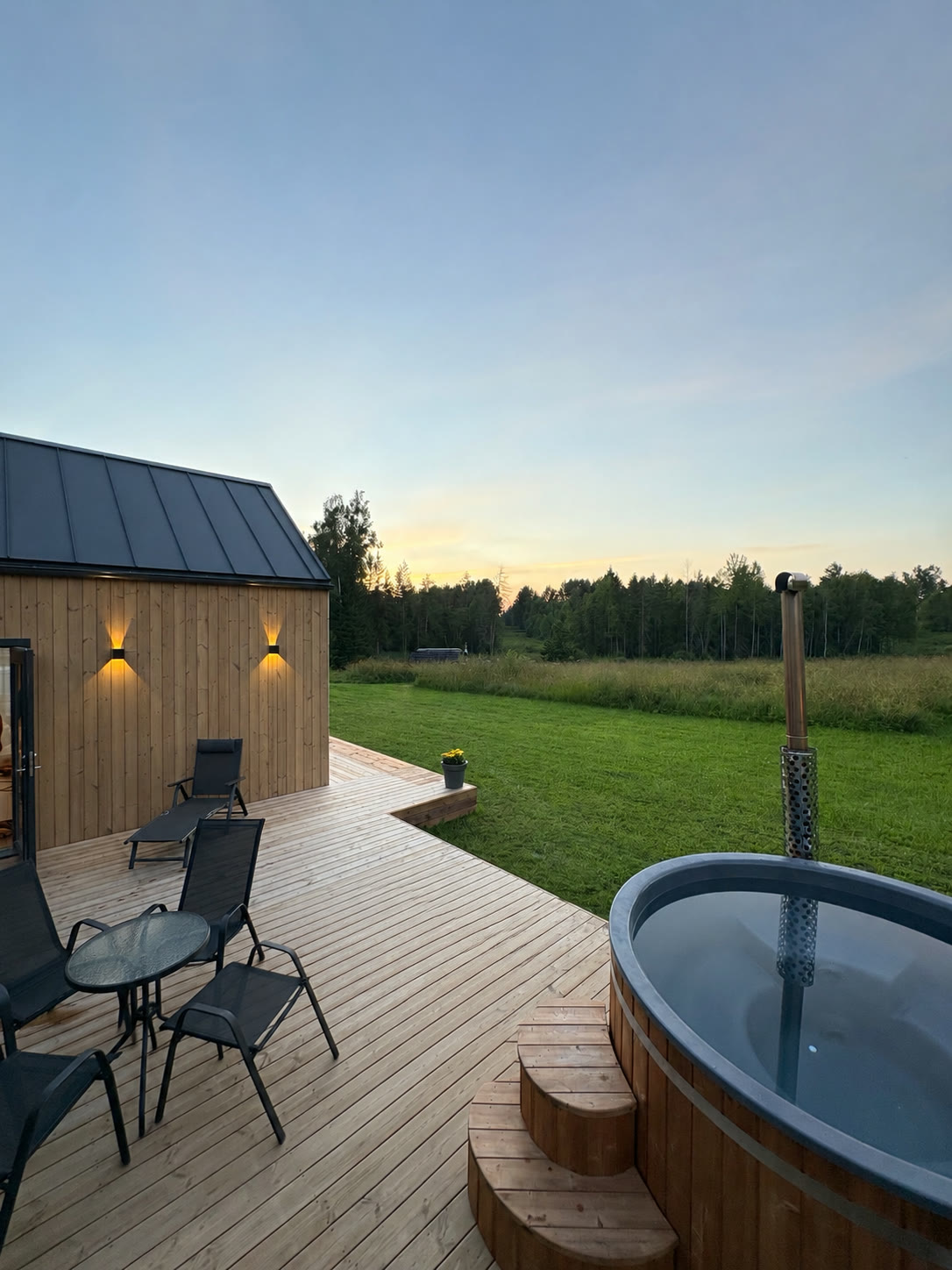 Kümblustünn terrassil — Tamme Lodge, Otepää